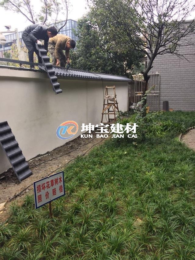 輕質(zhì)仿古一體瓦讓火鍋店門庭裝飾更加簡單方便快捷