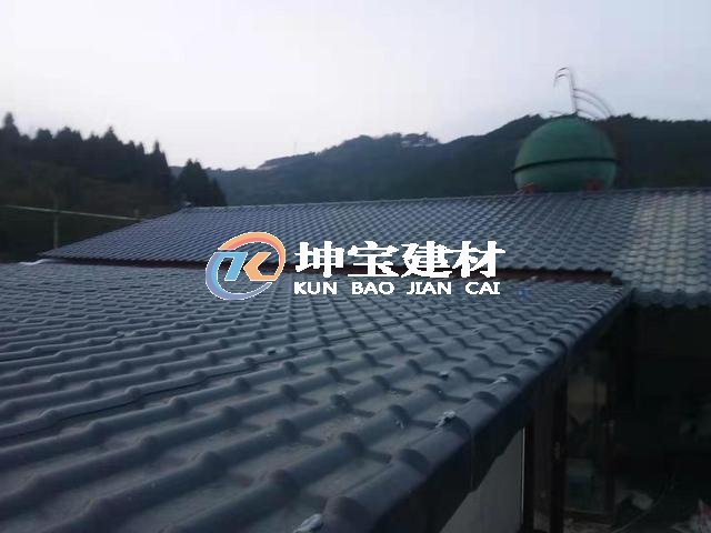 金龍長城周邊酒店翻修屋面合成樹脂瓦